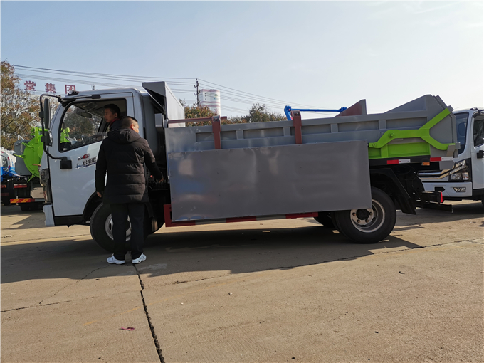 畜牧兽医局批量定勾_质量为8吨10吨12吨粪污粪便车生产流程