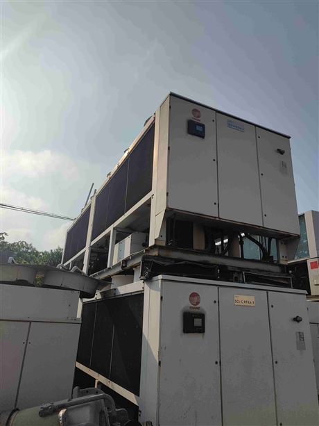 二手153冷吨特灵螺杆式风冷热泵机，出售RTXA+418特灵风冷热泵机组