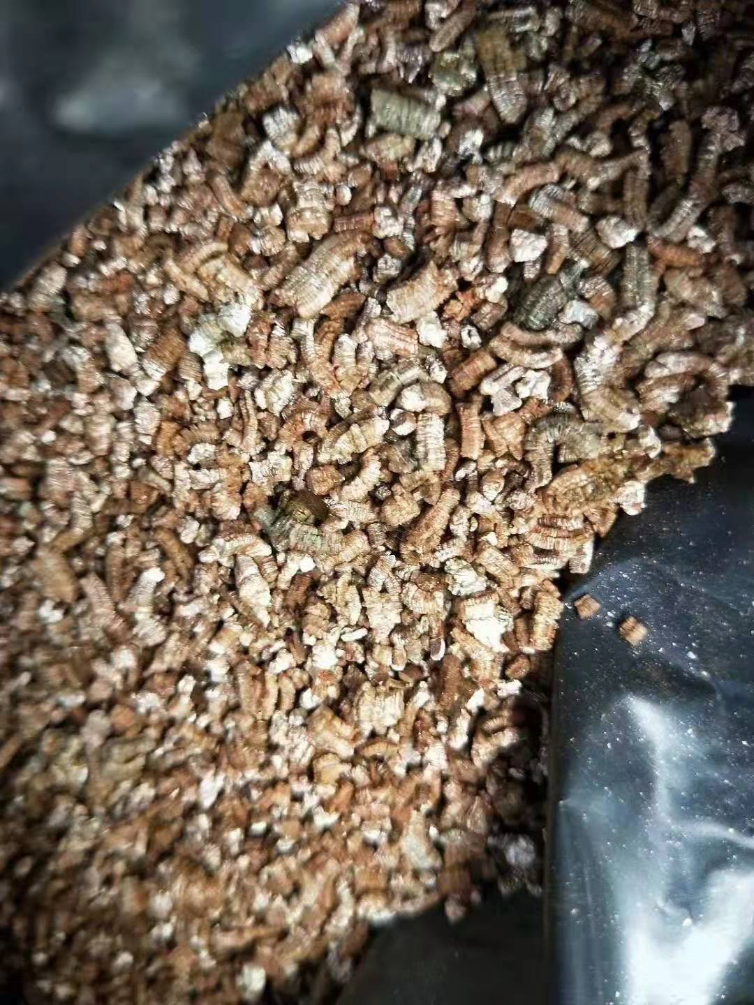 育苗蛭石厂家泽龙蛭石蛭石厂家批发就选质量好的蛭石