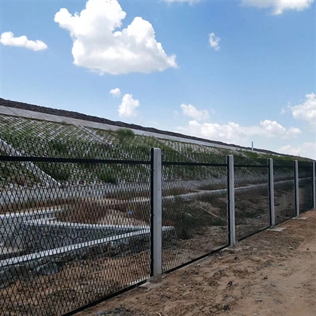 高铁封闭网三角折弯防护栅栏桥下防护栅栏网