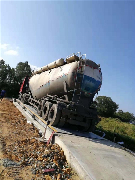 工業(yè)垃圾稱重120T/150噸160t/180噸箱式車地磅不能連電腦