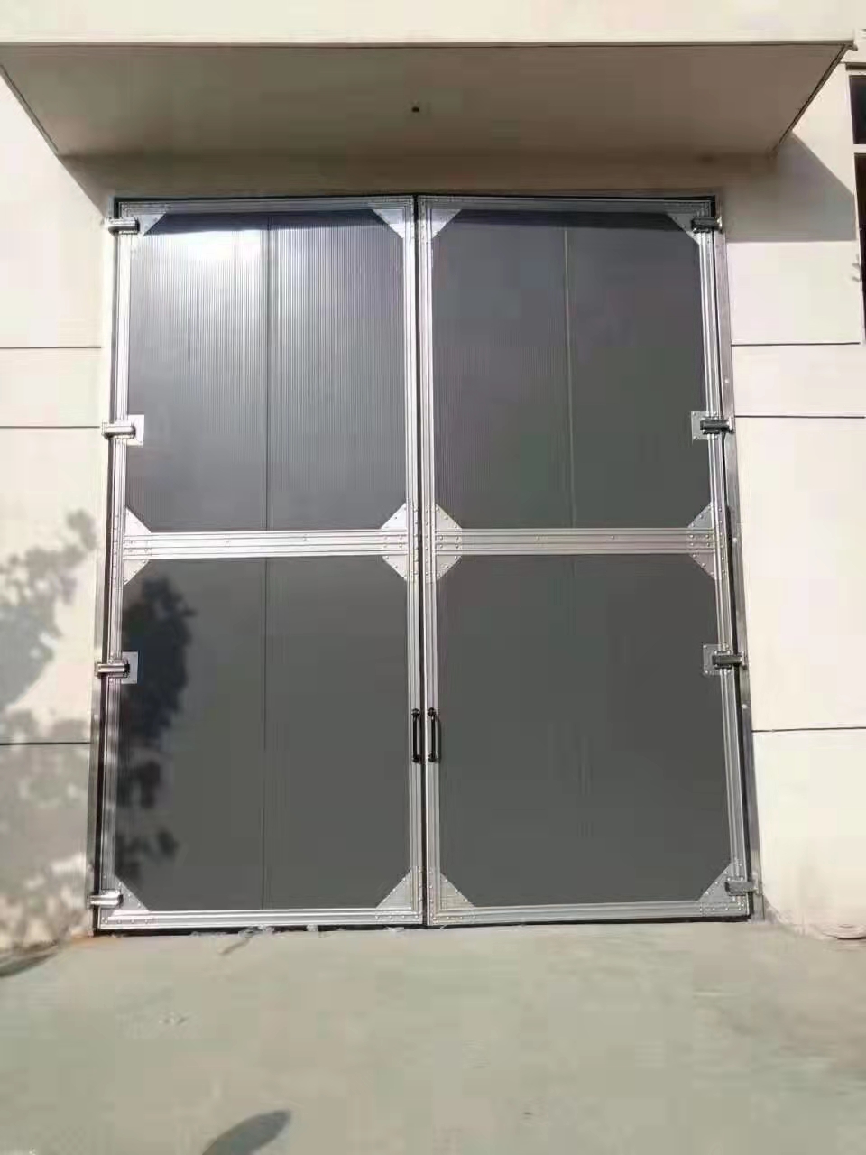 深圳仓库手动平开门防盗不锈钢平开折叠门5公分加厚保温门板
