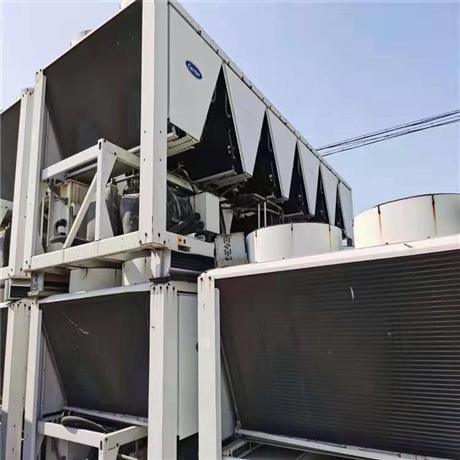 二手开利中央空调八成新，开利螺杆式风冷热泵机组700KW转让