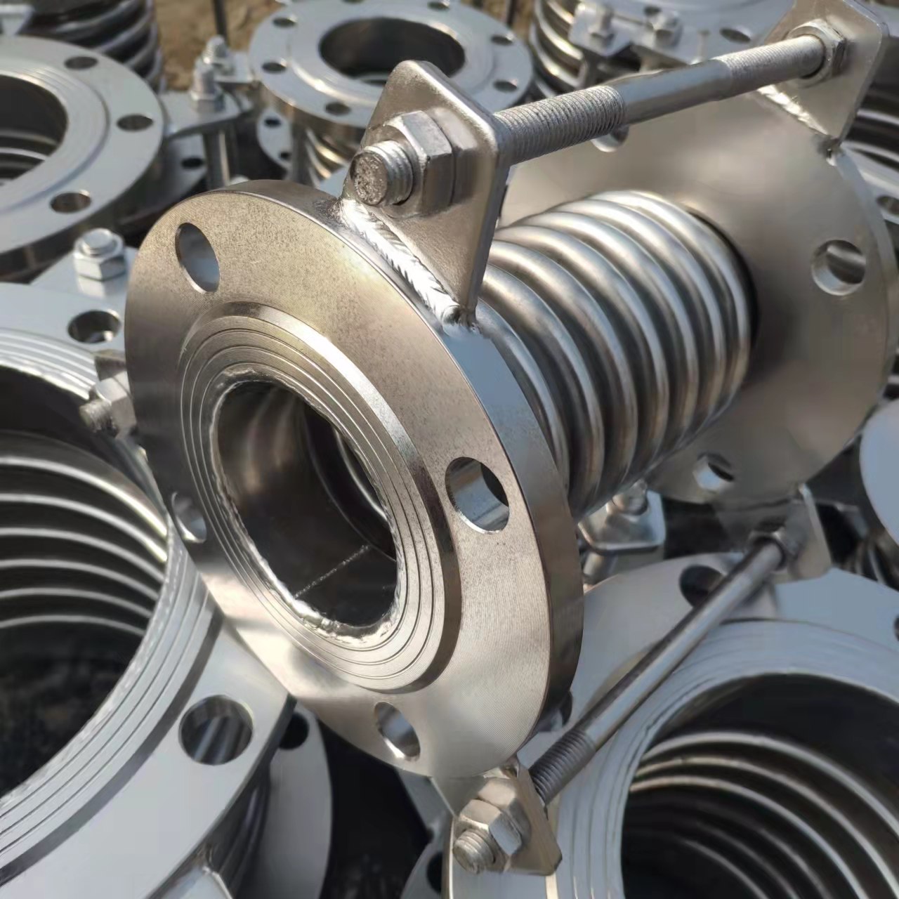 304不锈钢补偿器金属波纹补偿器消防沟槽波纹管无约束波纹补偿器适用