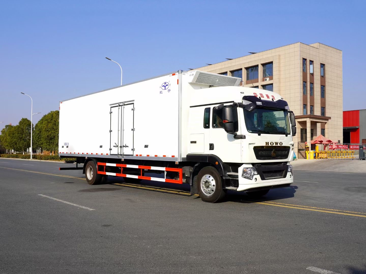 豪沃单桥9米6冷藏车重汽豪沃大单桥96米两轴冷藏车厂家支持分期