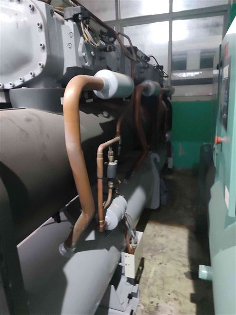 二手启动180次30HXC400B开利螺杆式水冷冷水机组1241KW转让