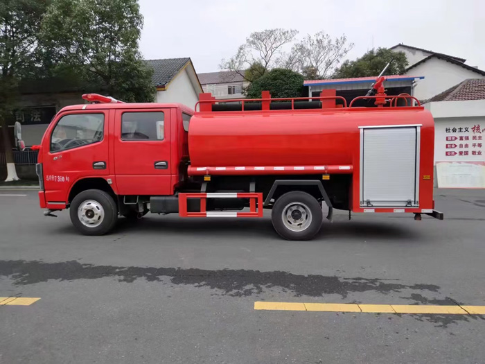 15森林消防灑水車價格4噸水罐消防灑水車2噸泡沫消防車