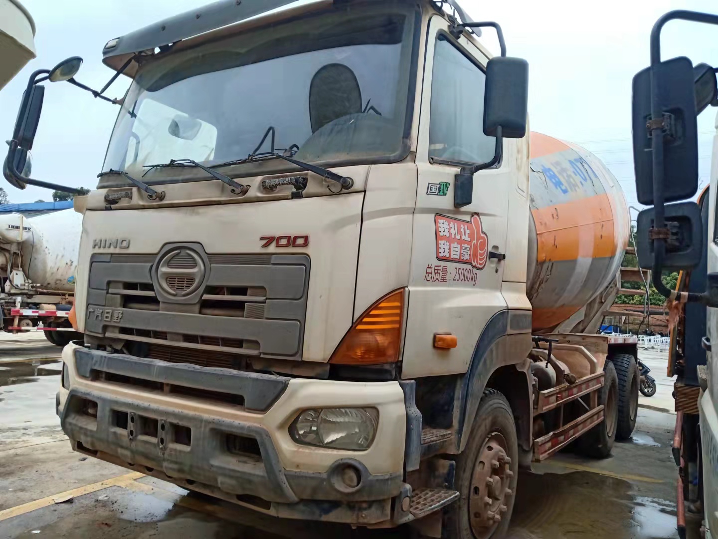 南宁二手12方日野搅拌车国四