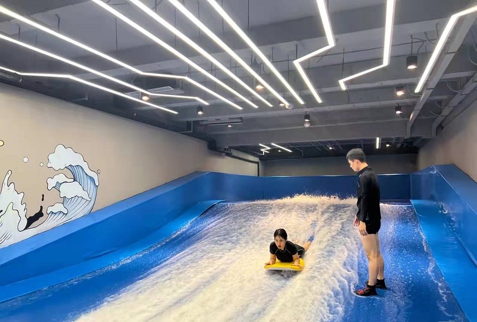 极酷室内冲浪潮流竞技时尚年轻多功能冲浪俱乐部