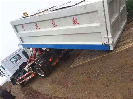 钩臂 车厢可卸式粪便车 标配价格 污粪/污泥清运车