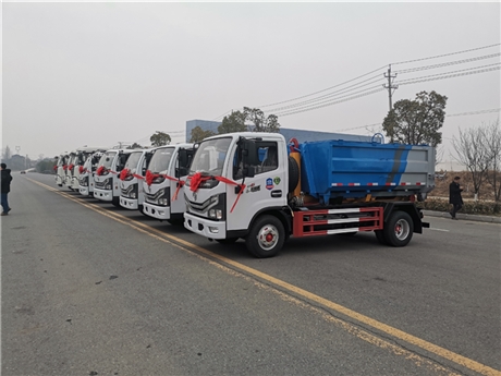 国六罐体装10吨沼液运输车 10吨沼液抽吸污粪自卸车