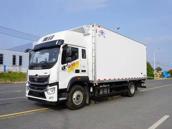 新款福田奥铃大黄蜂冷藏车总重18吨货箱68米