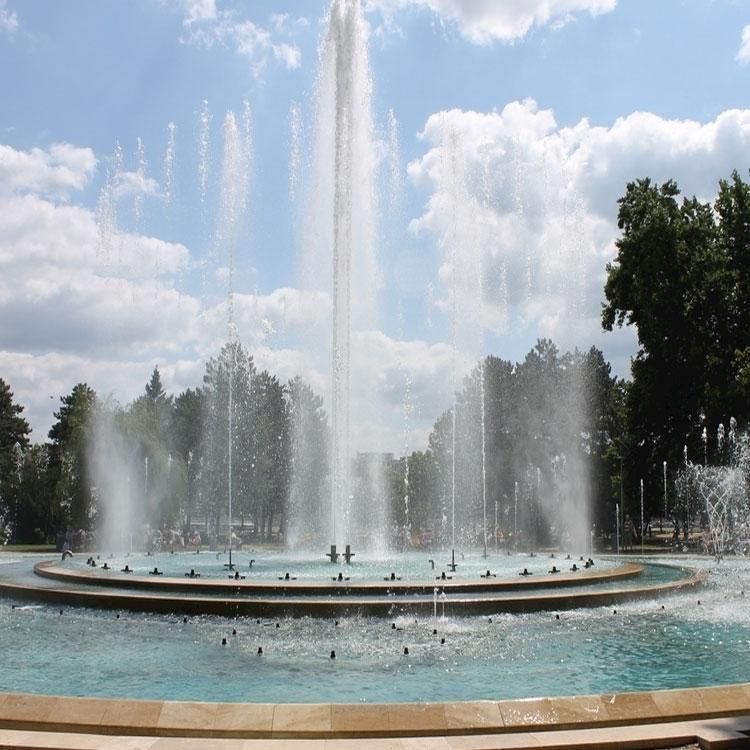 控制系统由电脑及喷泉控制软件(简单的可以用信号控制盒).