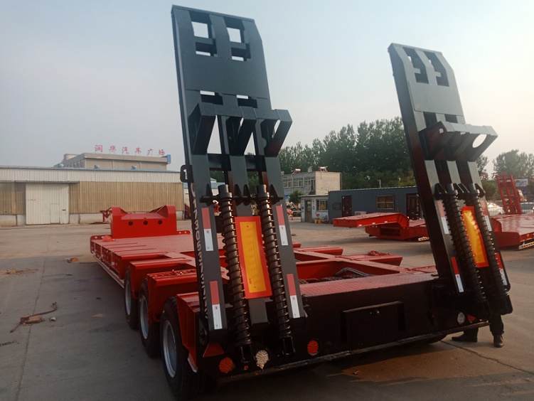 14米三线六轴低平板 勾机板运输轴线低平板 载重