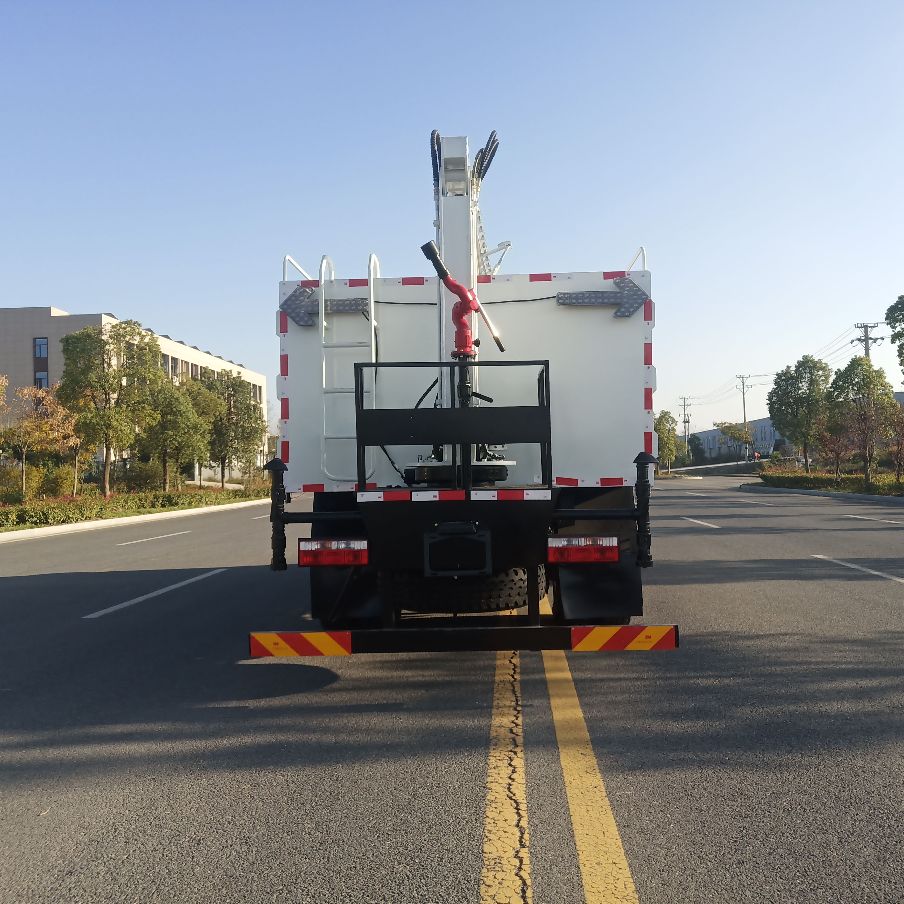 可上牌照的光伏太阳能板清洗车