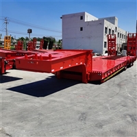 13米75液压爬梯半挂车 三桥挖掘机拖板车 825R16轮胎配置