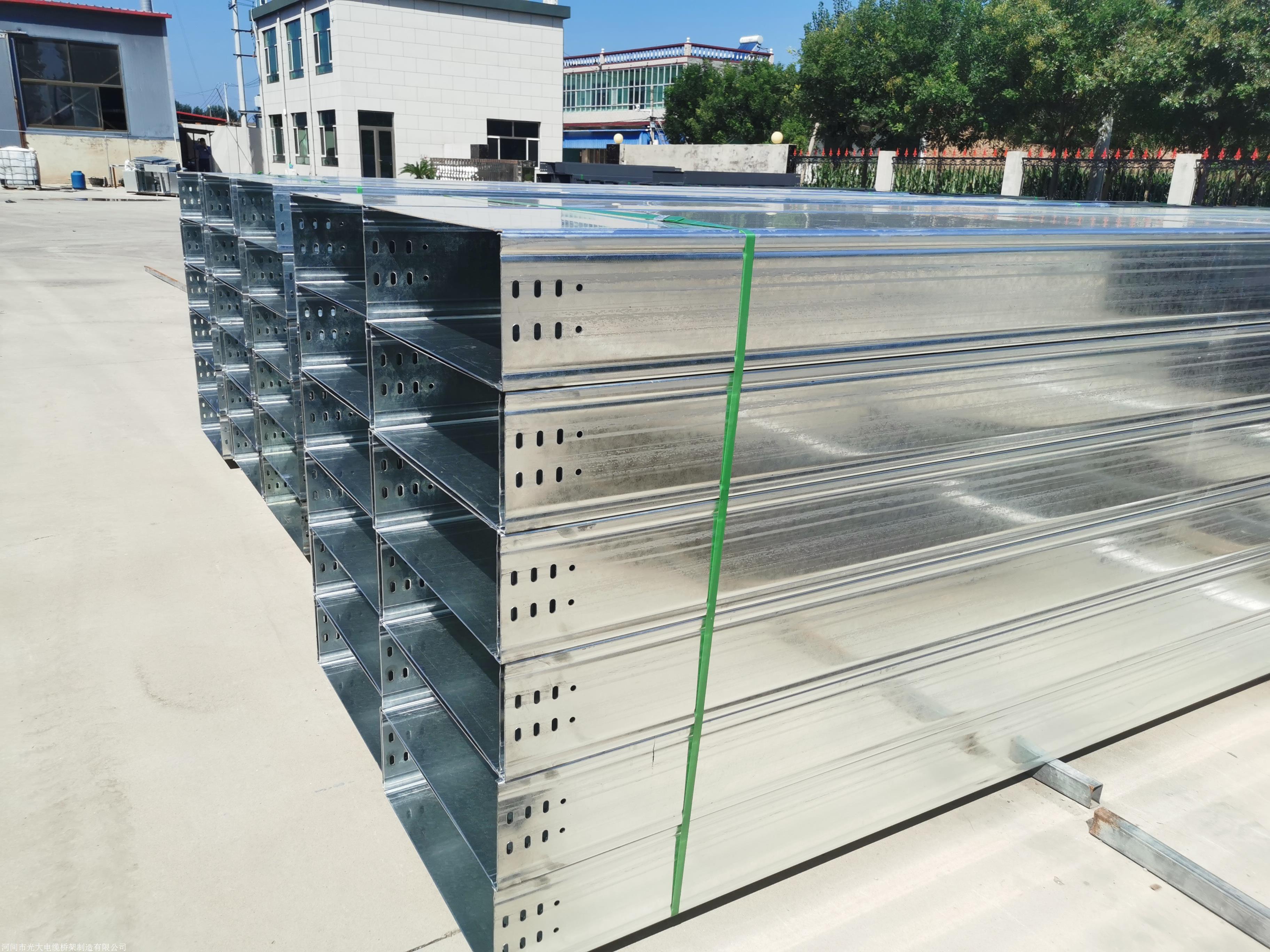 就是它是由什么样的材质组成的,其实我们的电缆桥架作用是非常的大的