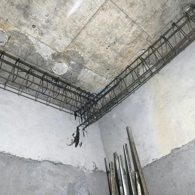 光明新区旧厂房框架梁体截面加大