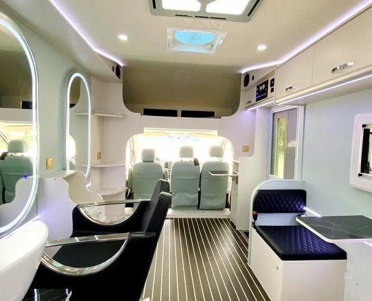 大通v80c移动美发车国六自动档房车