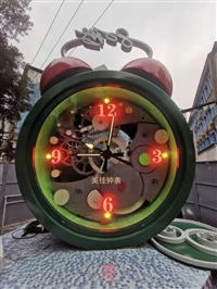 重庆80街反转钟 反向创意钟表 倒转钟表机芯 逆时针塔钟