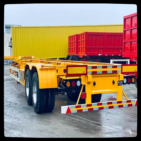 1395米骨架半挂车40英尺标准鹅颈式运输车整备质量50000kg