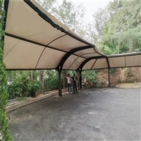 松江电瓶车停车棚膜结构可达15年 伸缩式遮阳蓬手摇 松江私家车篷搭建