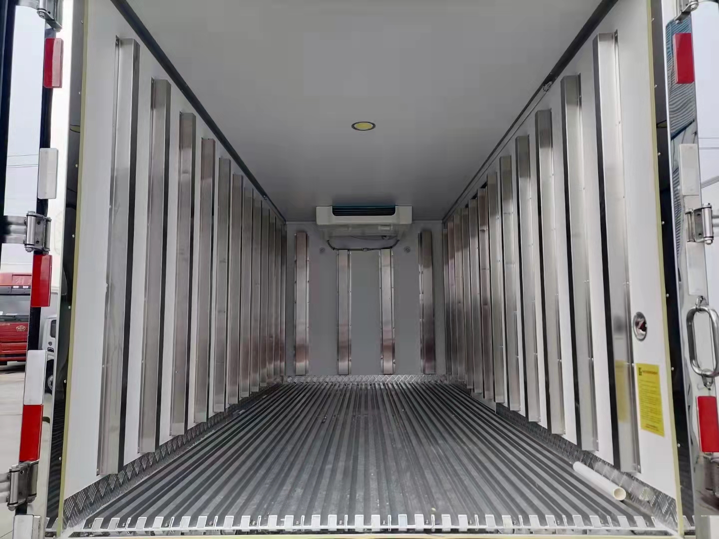 冷藏车装通风槽原因