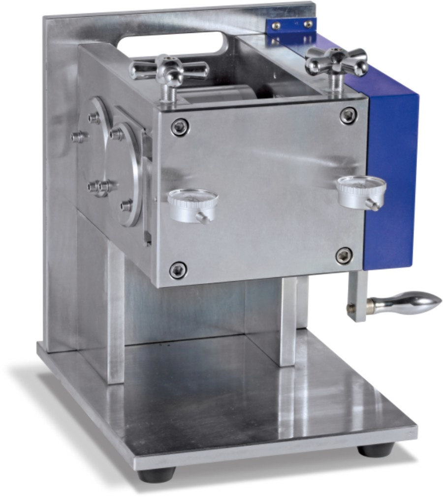 尤其适合于清洁能源材料锂电池极板的减薄和增大密度.