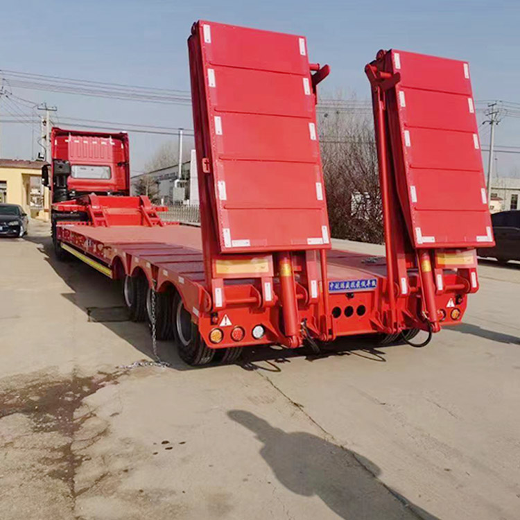 13米液压爬梯低平板标准设计上坡平稳