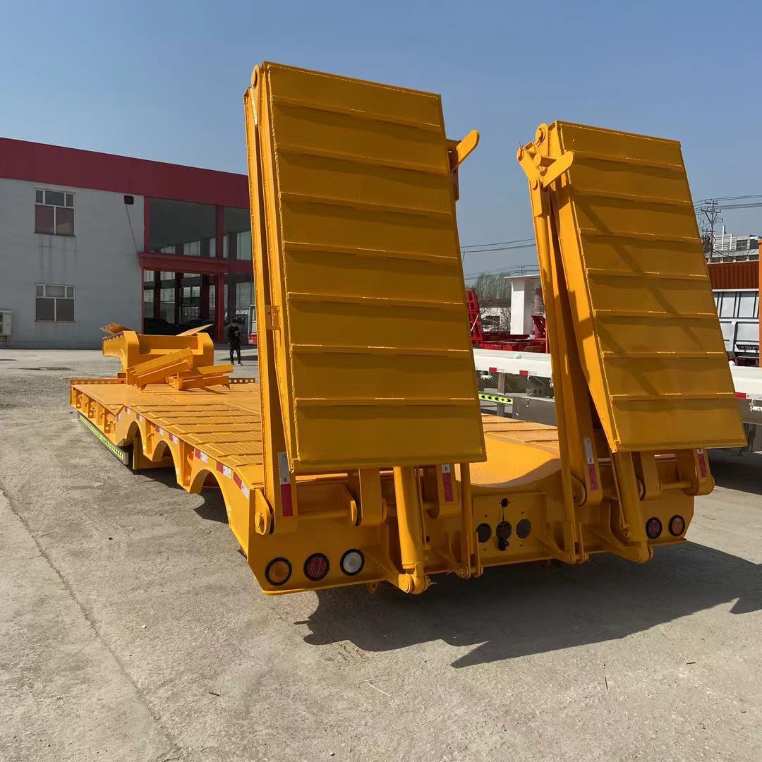 液压爬梯13米平板运输车鸿盛厂家定制 准时发货