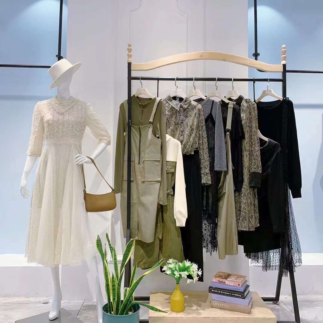 创意轻奢品牌夏装 一手折扣女装 都市时尚女装 电商直播货源走份