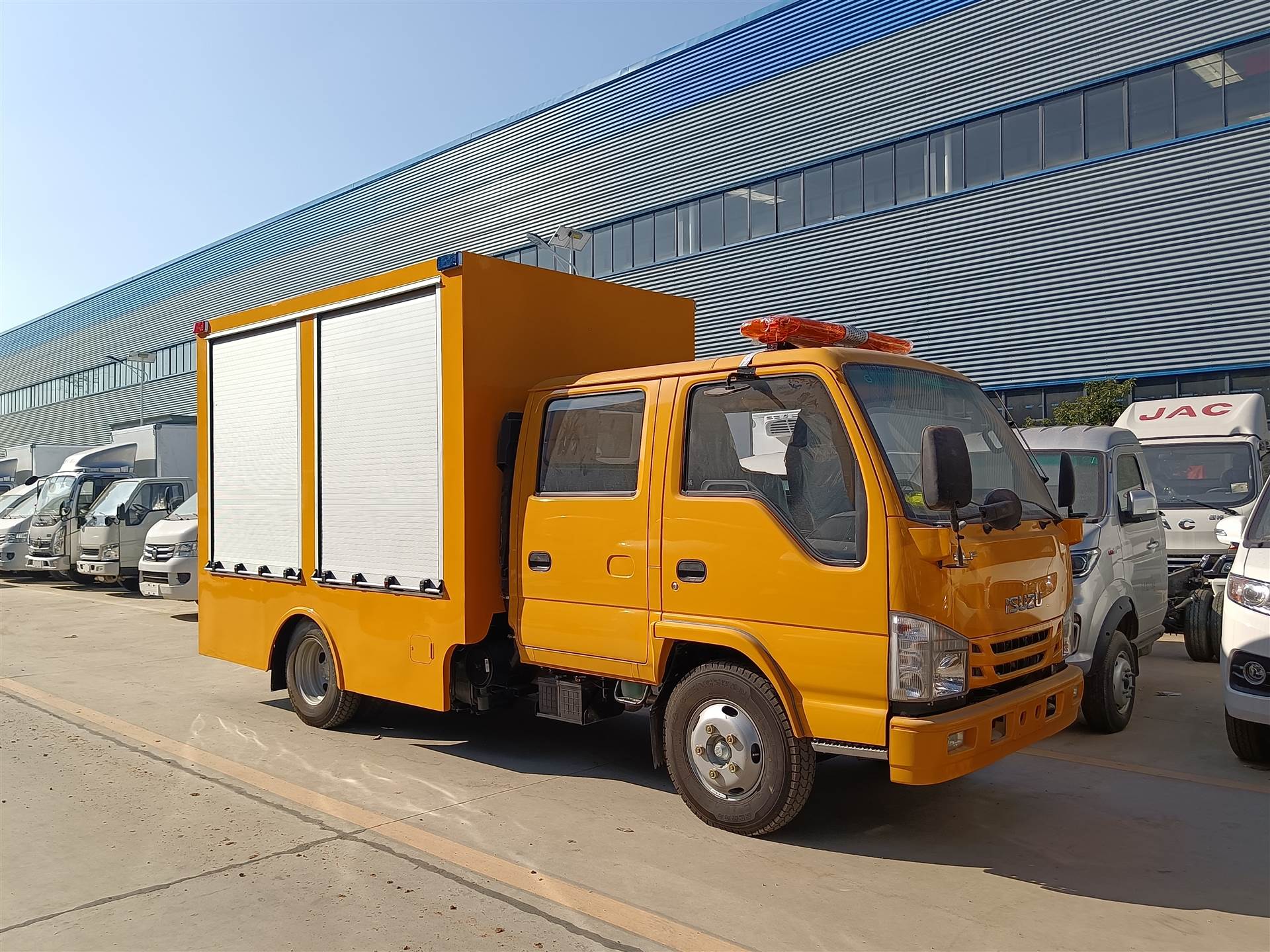 五十铃双排抢险救援照明车静音柴油发电机组6米大功率升降照明灯