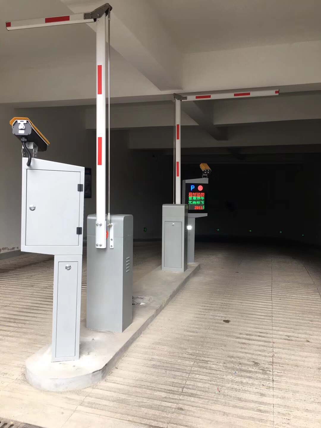 百胜9406道闸栅栏道闸曲臂道闸直杆道闸快速道闸全国联保