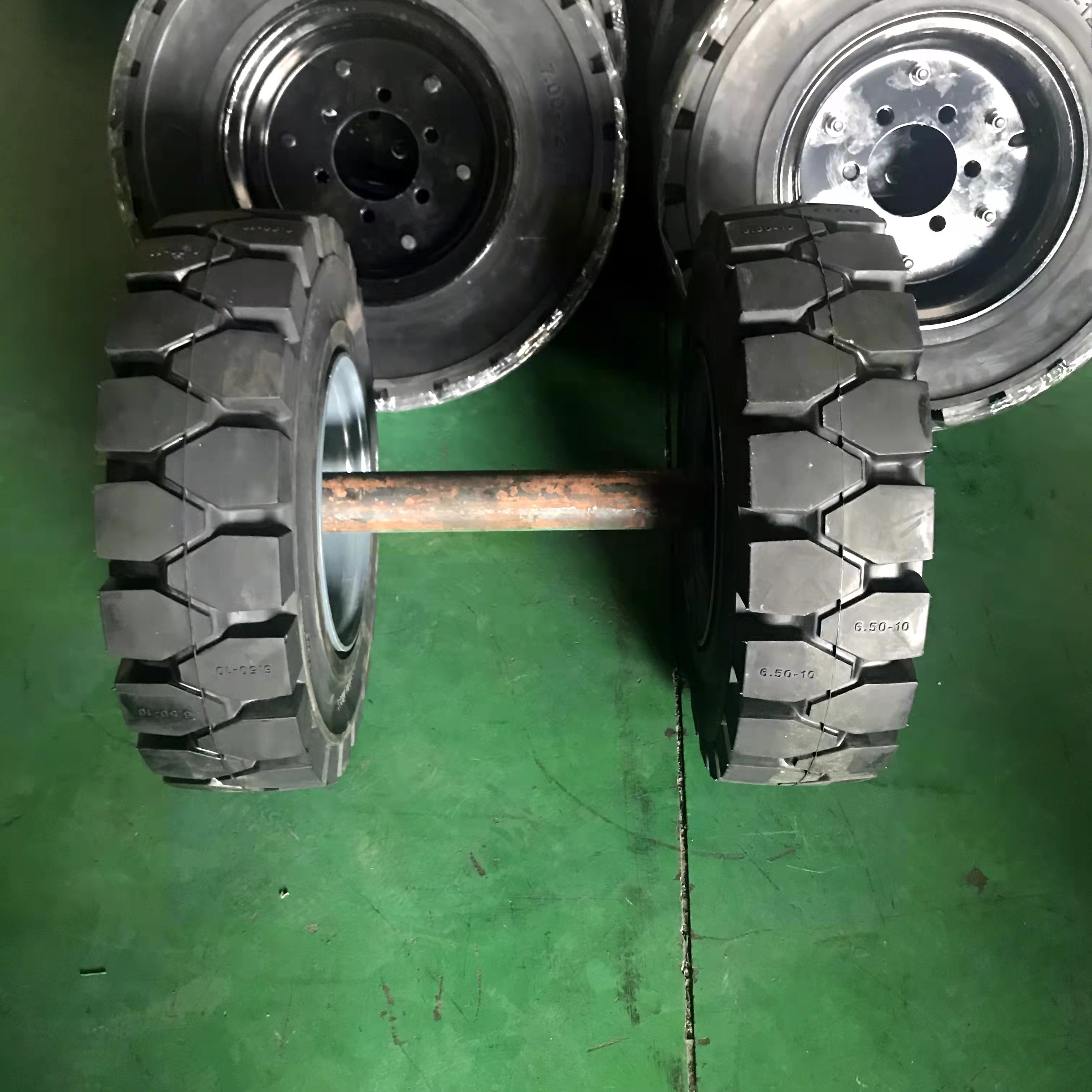 牵引车拖车实心轮胎机场港口拖车轮胎压配式载重拖车实心轮