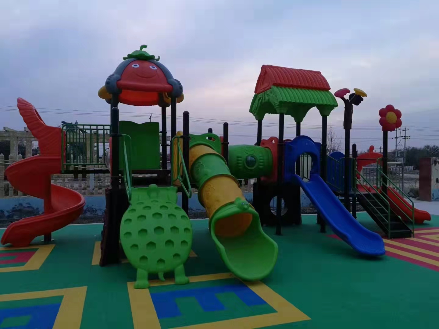 幼儿园滑梯组合小区商场大型游乐滑梯玩具