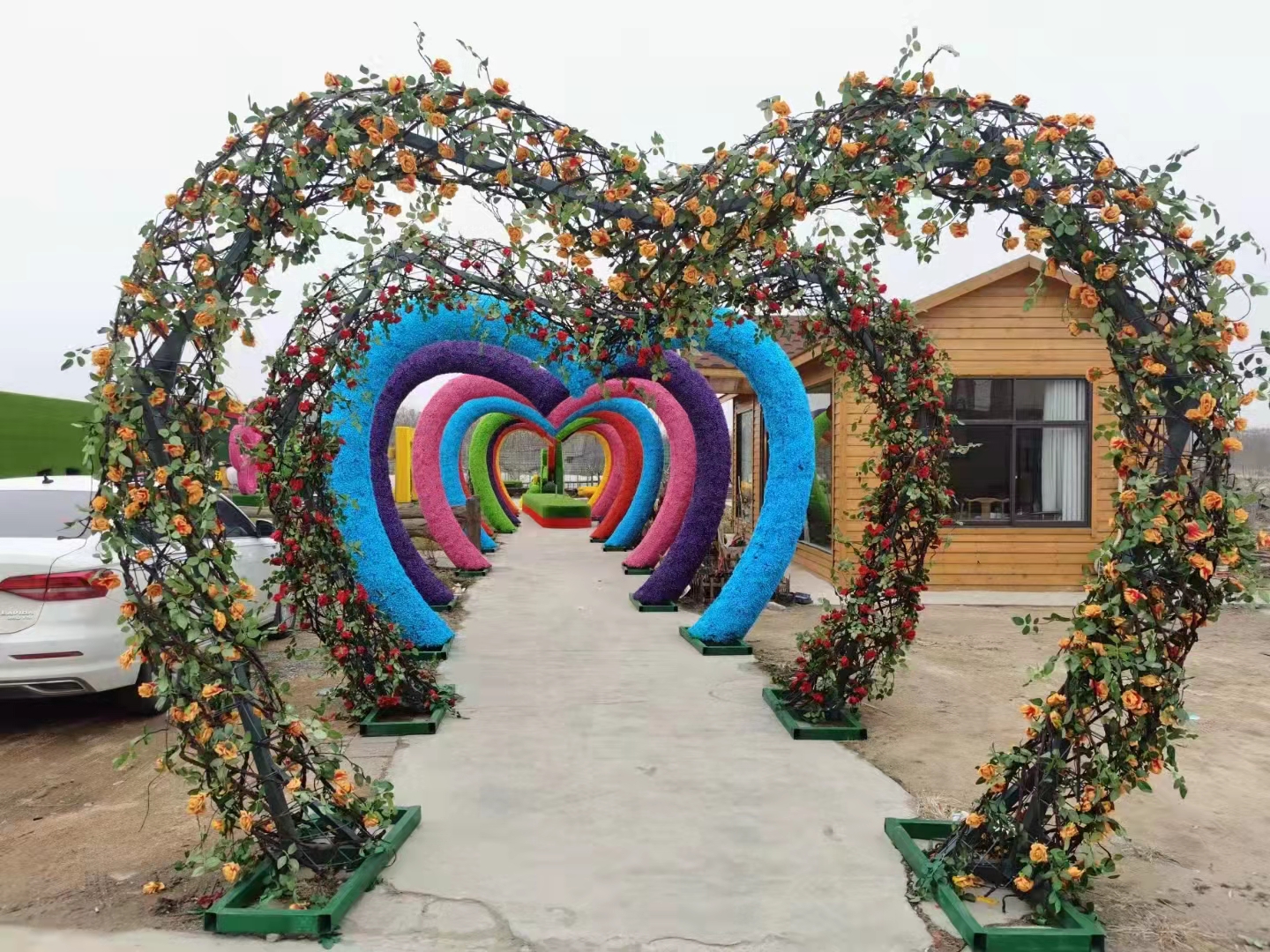 仿真心形绿雕拱门