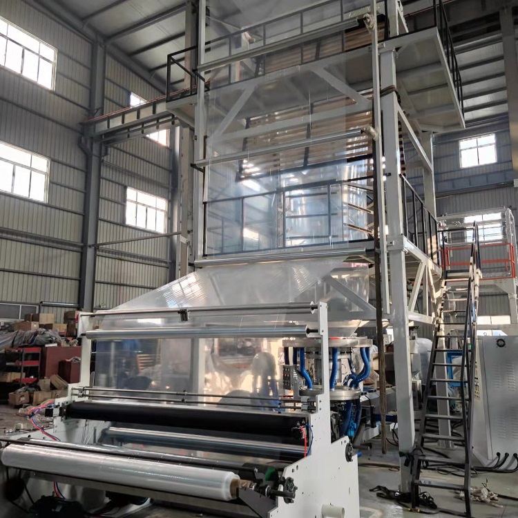 连人带车落入水中 东营交警紧迫救助丨暖心警事