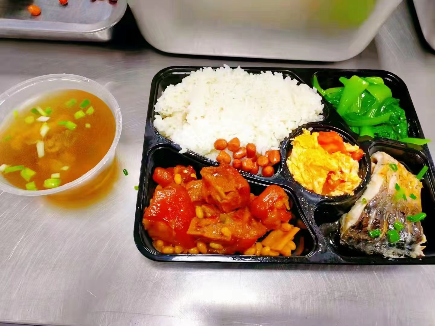 广州员工餐配送学生餐配送解决学校企业工厂用餐问题