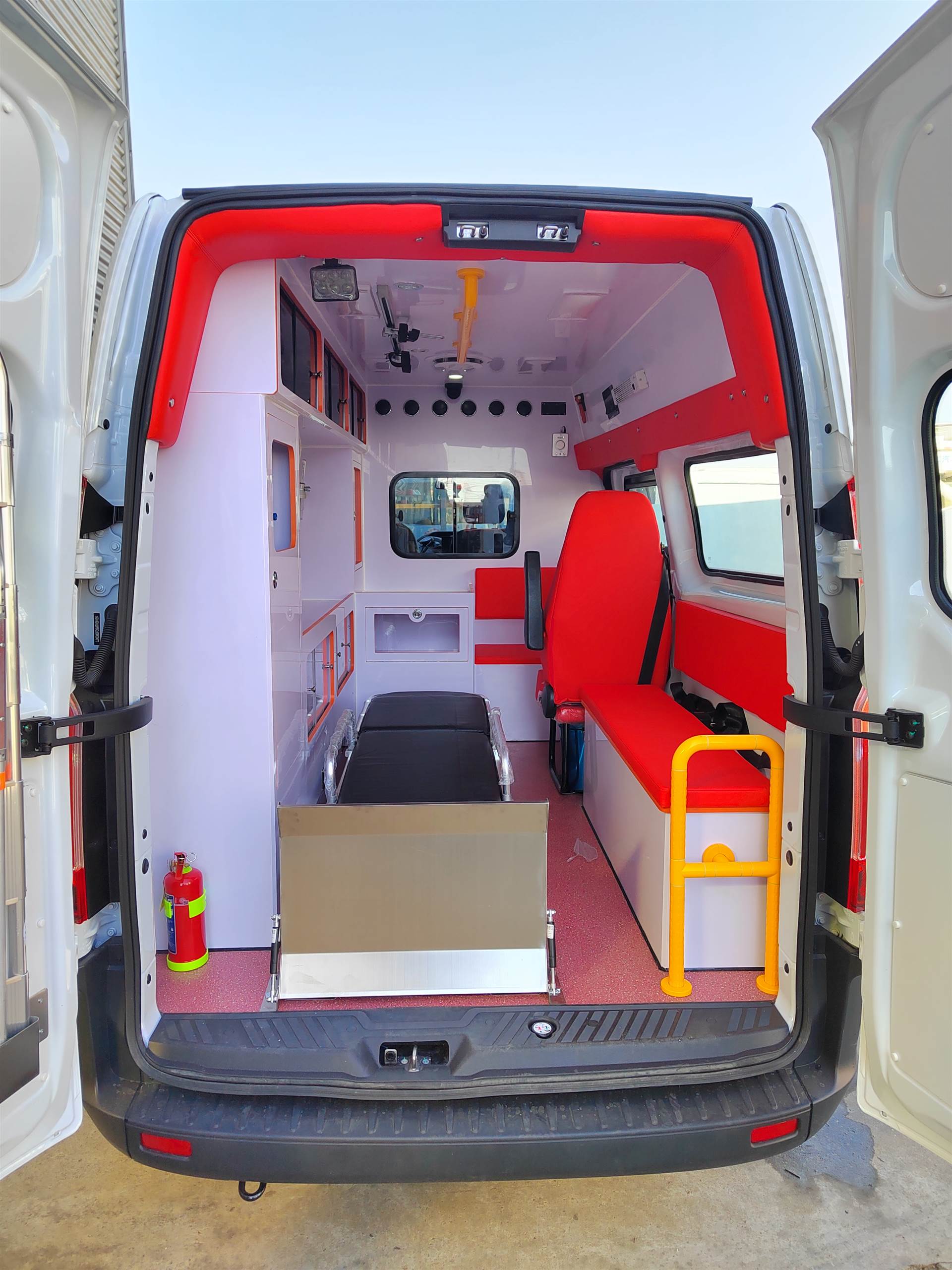 医疗救护车福特全顺负压转运监护