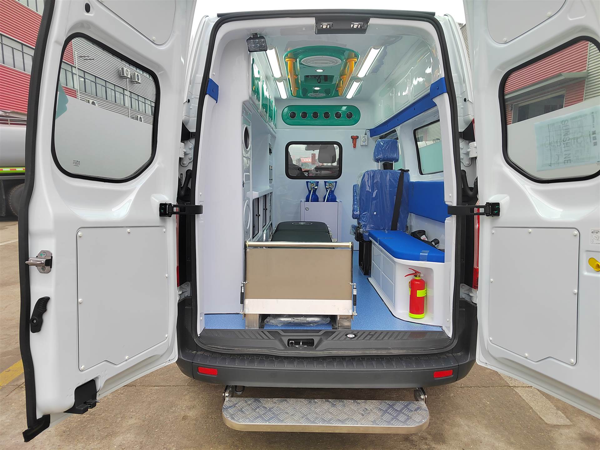 医疗救护车福特全顺负压转运监护