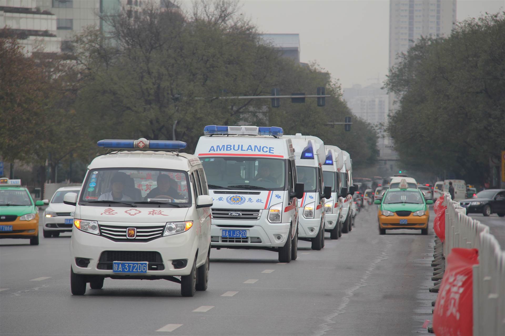 贺州市跨省救护车出租北京救护车转运公司急救转运转院服务