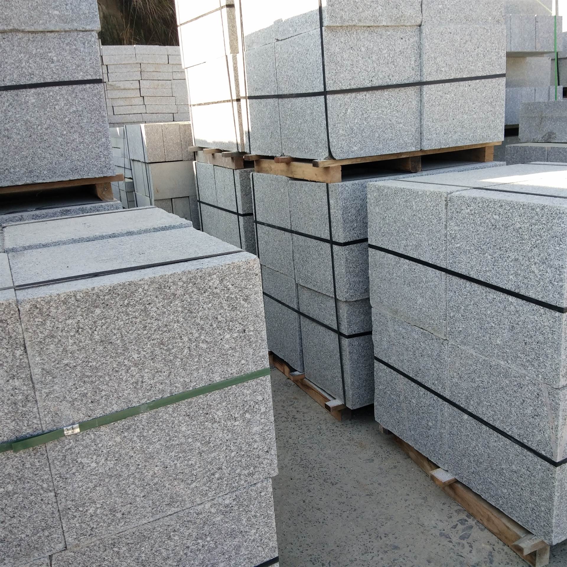 供应娄底花岗岩石材娄底芝麻白火烧面地铺荔枝面