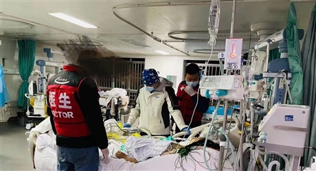 乐山市私人救护车出租—随叫随到
