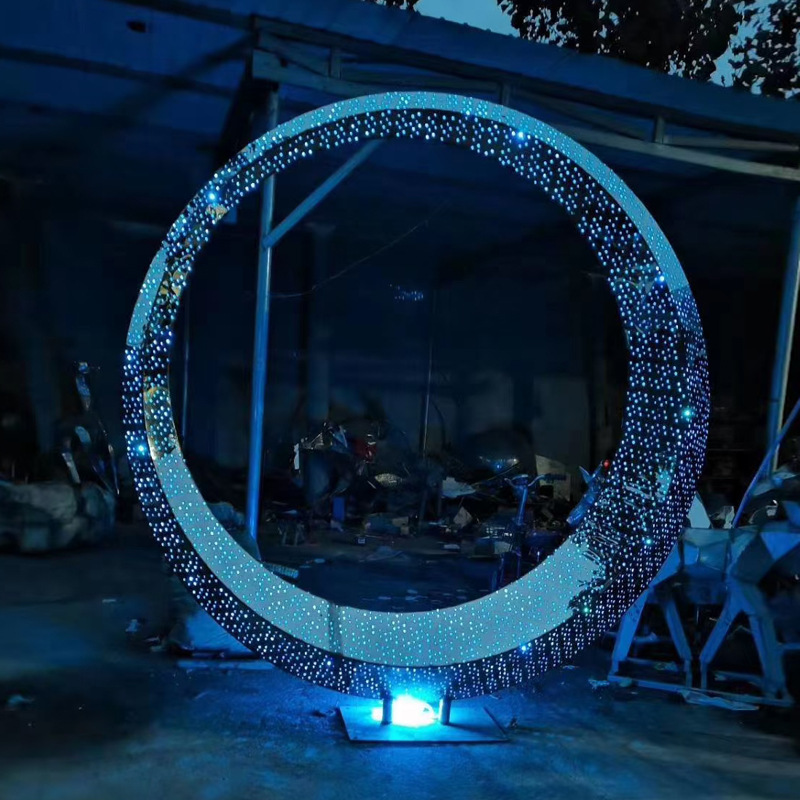 不锈钢镂空发光月亮雕塑