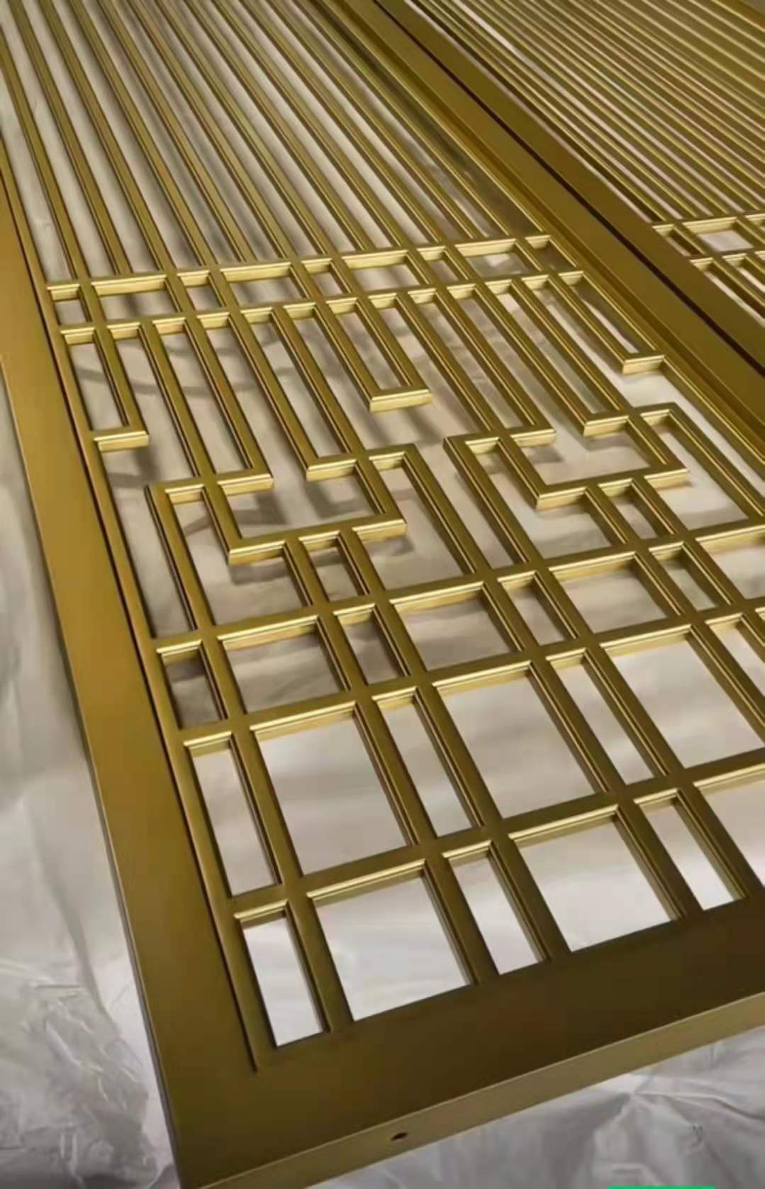 简约304不锈钢屏风酒店ktv屏风隔断客厅不锈钢花纹镂空屏风置物架