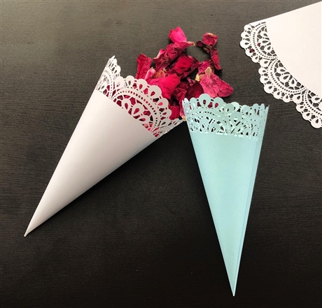 結(jié)婚慶典 激光鏤空撒花 白色愛心 圓錐形紙花邊 DIY花筒