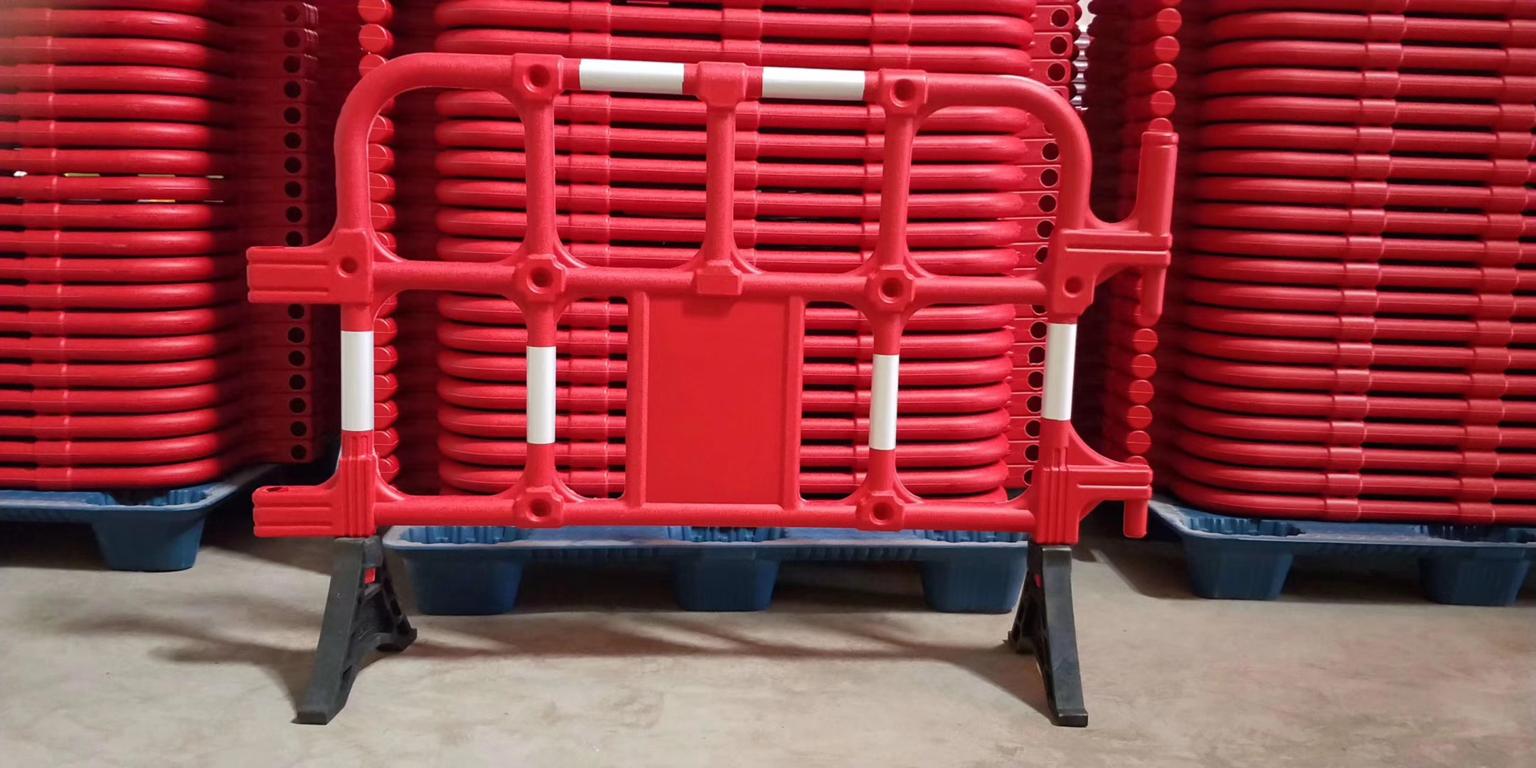 东莞凤岗塑料铁马护栏厂清溪不锈钢铁马护栏批发直供3