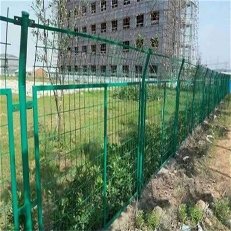 新疆浸塑钢丝网隔离栅本地厂家