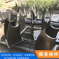 公路防撞焊接隔离扶手支撑架-桥梁牛角支架-焊接护栏立柱