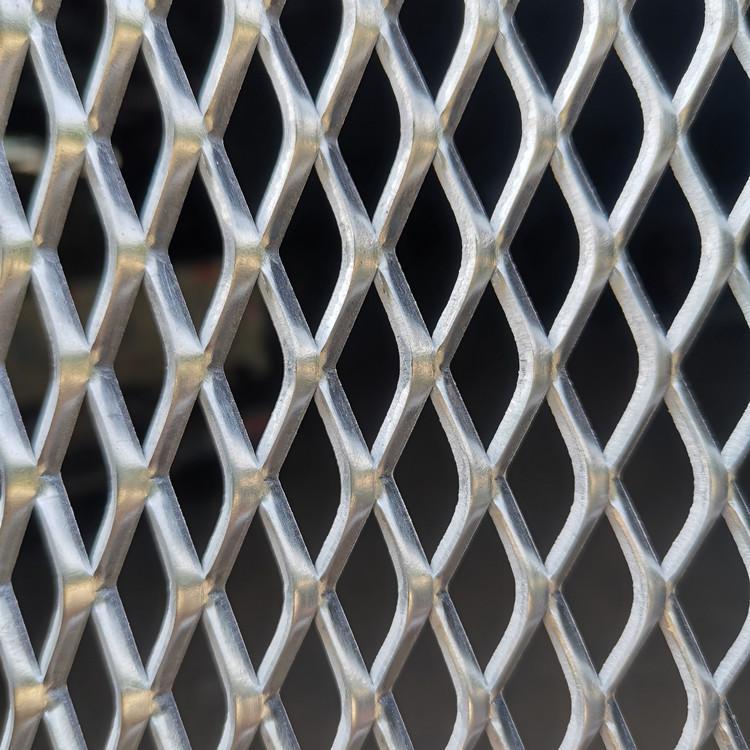 亚奇镀锌钢板网防护钢板网走道防滑规格可定制